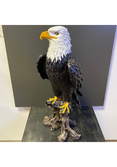 Ayakta Büyük Kartal Heykel