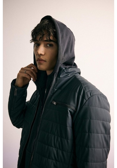 DeFacto Su İtici Slim Fit Suni Deri Mont Dar Kesim Dik Yaka Fermuarlı Cepli B3568AX24SPAR231 DeFacto Su İtici Slim Fit Suni Deri Mont Dar Kesim Dik Yaka Fermuarlı Cepli B3568AX24SPAR231