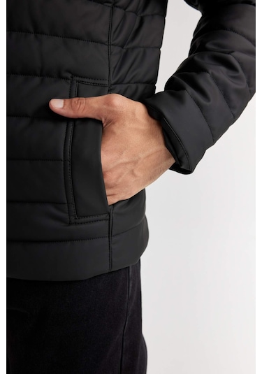 DeFacto Su İtici Slim Fit Suni Deri Mont Dar Kesim Dik Yaka Fermuarlı Cepli B3568AX25SPBK27