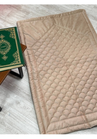 El Yapımı Nakış İşlemeli Kadife Seccade Bej