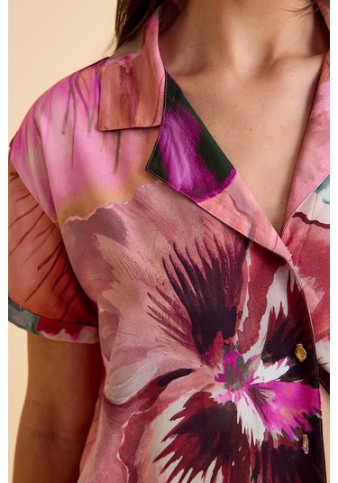 Paradise Sklamen Önden Düğmeli, Kısa Kollu Viskon İpeksi Pijama Takım Desenli