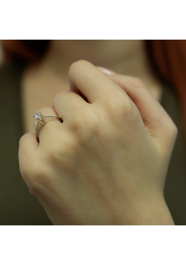 Lova F Renk 0,24 Karat Pırlanta Tektaş Yüzük - 1050042