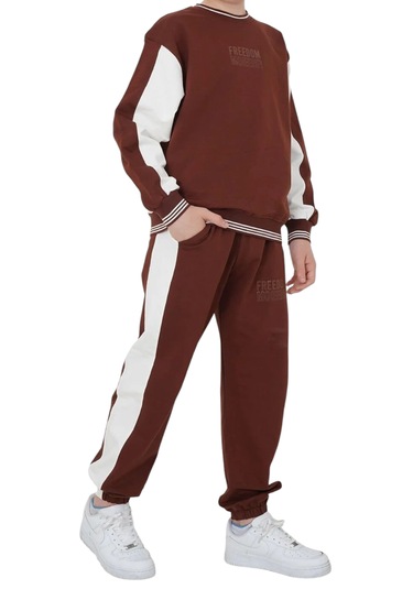 Erkek Çocuk Freedom Yazılı Beyaz Şerit Detaylı Kahverengi Renk Oversize Kalıp Eşofman Takımı Kahverengi