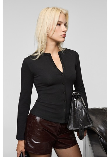 TALUVIA Kadın Esnek Kumaşlı Vücuda Oturan Slim Fit Düğmeli Siyah Bluz