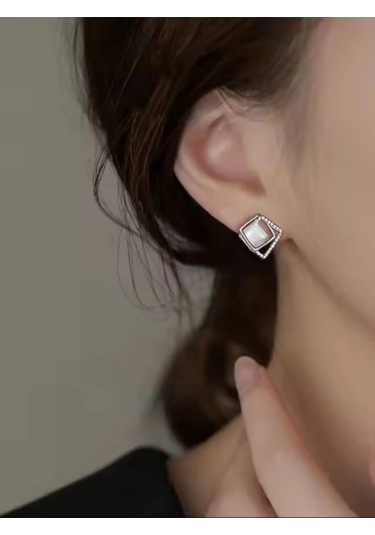 925 Ayar Gümüş Kristal Taşlı Geometrik Kare Küpe Gümüş