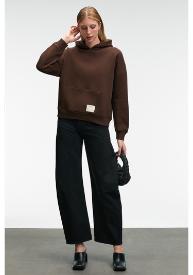 CLARIE Kadın Organik Pamuklu Oversize Kanguru Cepli Kapüşonlu Kahverengi Sweatshirt