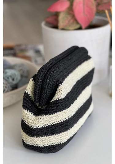 El Yapımı Siyah-beyaz Çizgili Basic Örgü El Çantası Beyaz