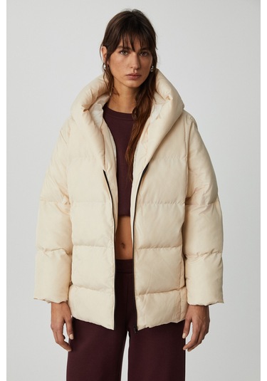 Maeghan Kadın Kapüşonlu Şal Yakalı Uzun Rüzgar Geçirmez Çift Cepli Astarlı Bej Mont