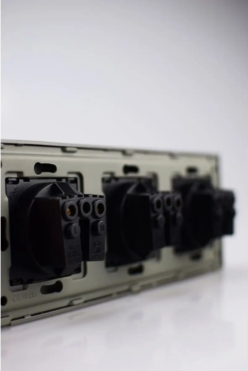 Vo'stabl Üçlü Topraklamalı Gri Priz. 145899060 103