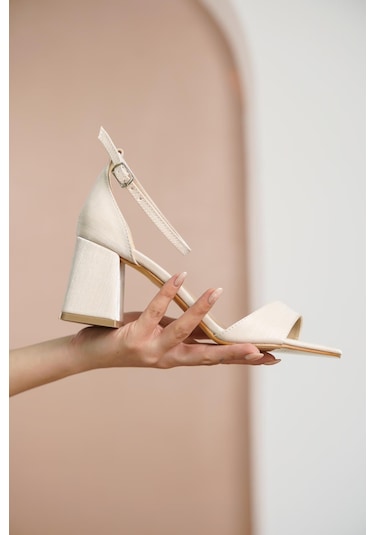 Topuklu Büyük Numara Bayan Saten Tek Bant Ayakkabı Bej - Krem