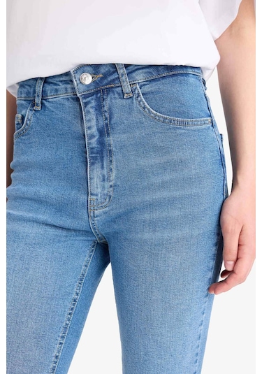 DeFacto Crop Flare Fit Yüksek Bel Bilek Boy Jean Yıkamalı Pantolon E8018AX25SMNM28 DeFacto Crop Flare Fit Yüksek Bel Bilek Boy Jean Yıkamalı Pantolon E8018AX25SMNM28