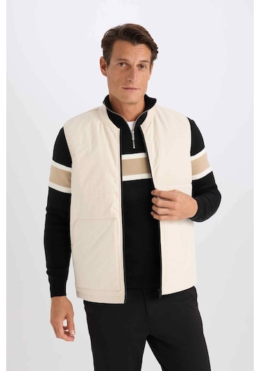 DeFacto Regular Fit Kolej Yaka Fermuarlı Çift Cepli Mevsimlik Hafif İnce Bomber Şişme Yelek D6287AX25SPER83