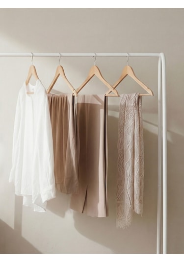 Telli Siyah Butik Elbise Askısı Ayaklı Askılık Konfeksiyon Askılık Beyaz