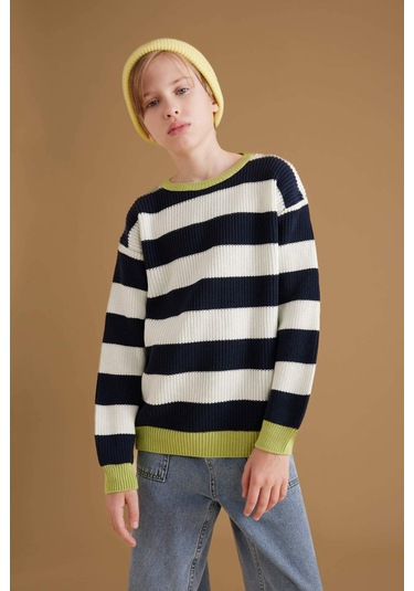 DeFacto Erkek Çocuk Bisiklet Yaka Çizgili Triko Kazak C3117A824WNER233 DeFacto Erkek Çocuk Bisiklet Yaka Çizgili Triko Kazak C3117A824WNER233