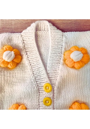 Uretti - Gülnur 2184 - El Örgüsü Sarı Çiçekli Kız Çocuk Hırka 5 Yaş - Beyaz Beyaz