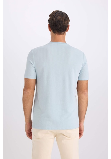DeFacto Slim Fit Dar Kesim Bisiklet Yaka Kısa Kollu Krinkıl Kısa Kollu Tişört D7225AX25SPBE771 DeFacto Slim Fit Dar Kesim Bisiklet Yaka Kısa Kollu Krinkıl Kısa Kollu Tişört D7225AX25SPBE771