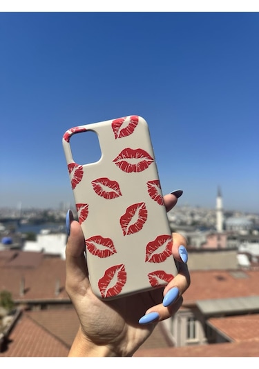İphone 17 Uyumlu Kırmızı Dudak Tasarımlı Telefon Kılıfı - Krem