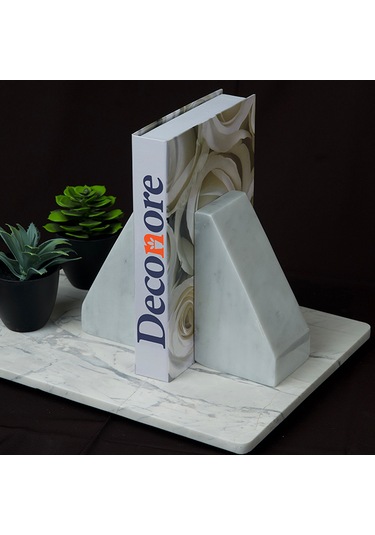 Tria Kitap Tutacağı