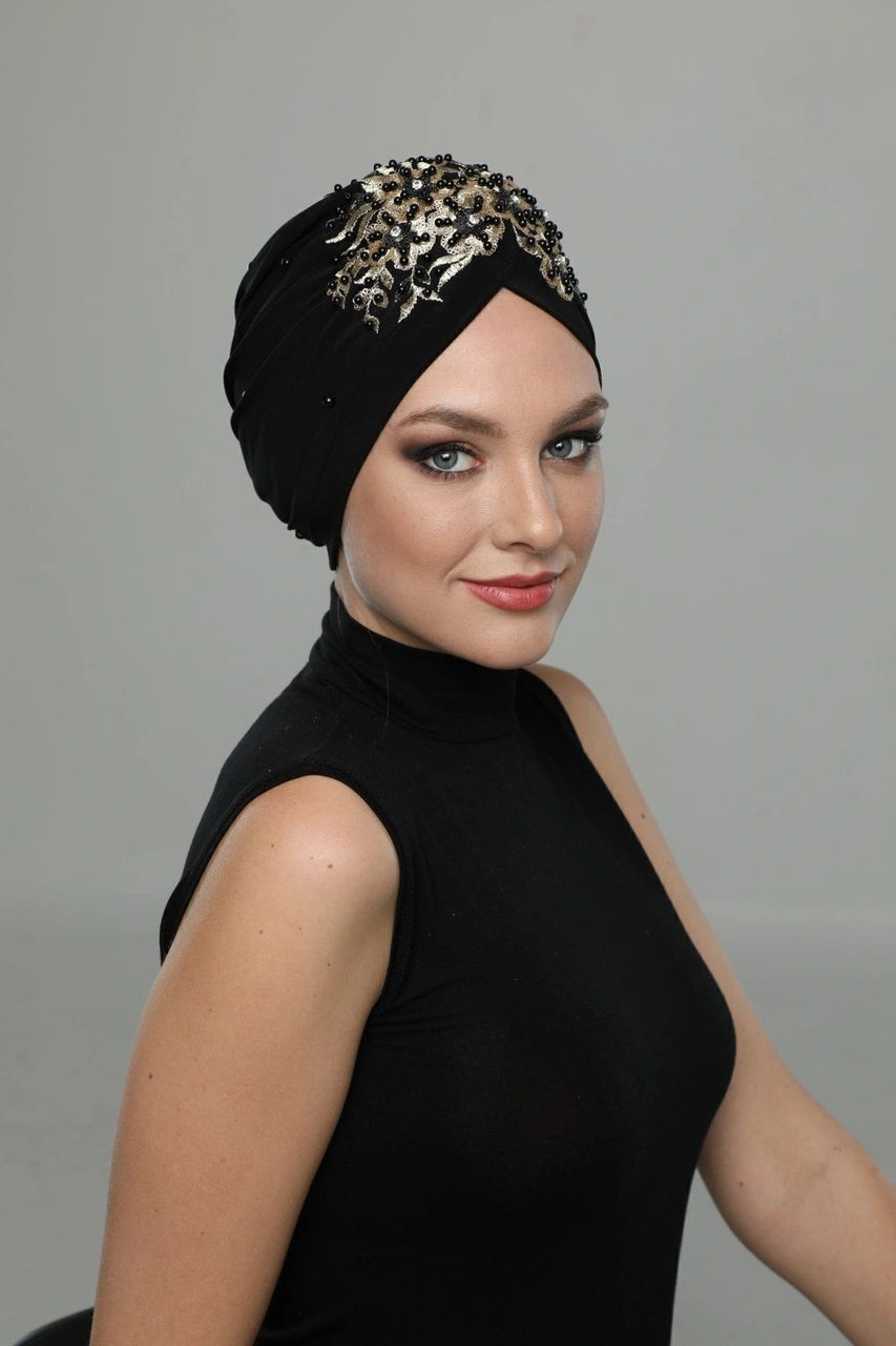 Kopma Astarlı Işlemeli Siyah Geniş Sırma Motifli Hazır Türban Tesettür Abiye Bone Siyah Geniş Sırma