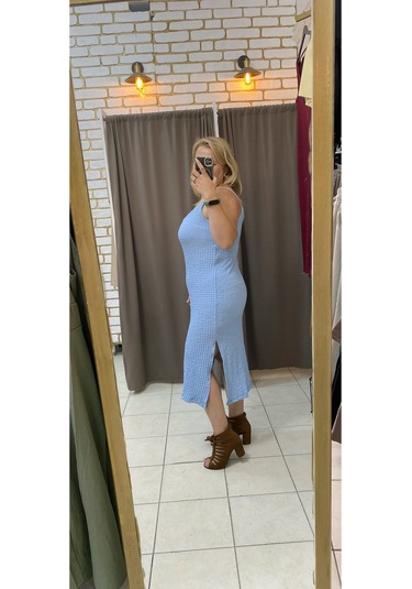 Tuba Toptaş Yırtmaçlı Gofre Elbise Mavi