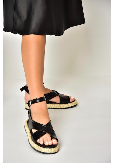 Fox Shoes U973264507 Siyah Yılan Baskı Kadın Sandalet Siyah