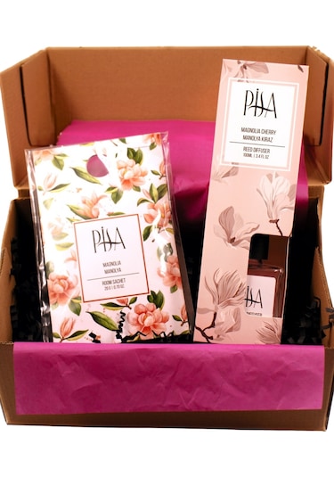 Pisa Manolya Kiraz Bambu Çubuklu Oda Kokusu 100 ML + Manolya Oda Kesesi 20 G