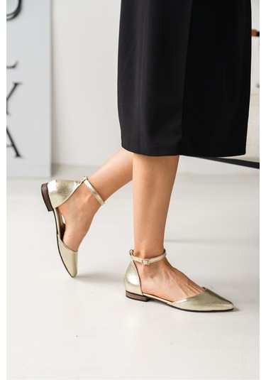 Misty Gold 2 Cm Topuklu Bilekten Bantlı Sivri Burun Günlük Babet Altın