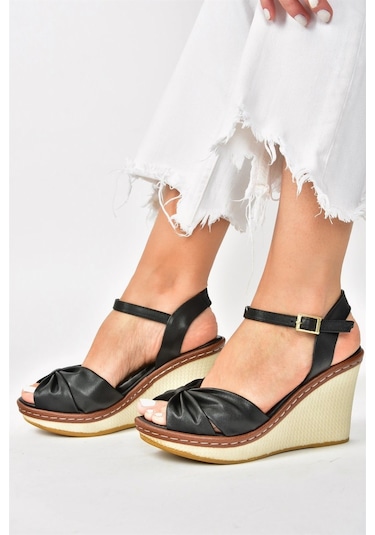 Fox Shoes  Siyah Dolgu Topuklu Kadın Ayakkabı M674040409
