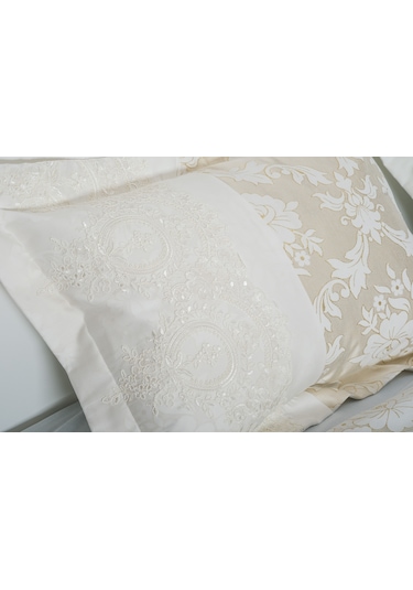 Finezza Beste Fransız Dantelli Simli Jakar Kumaş Gold Yatak Örtüsü 3 Prç-1452 Altın