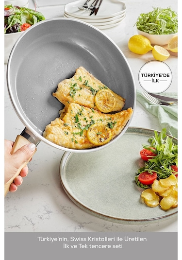 Karaca x Refika Swiss Crystal Sahan 20 Cm Creamy