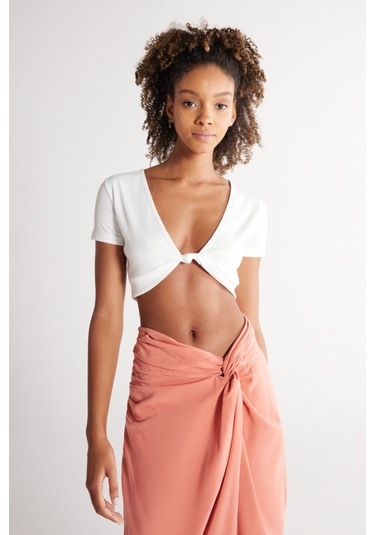 Regular Fit Normal Kesim V Yaka Beyaz Crop Bluz Beyaz