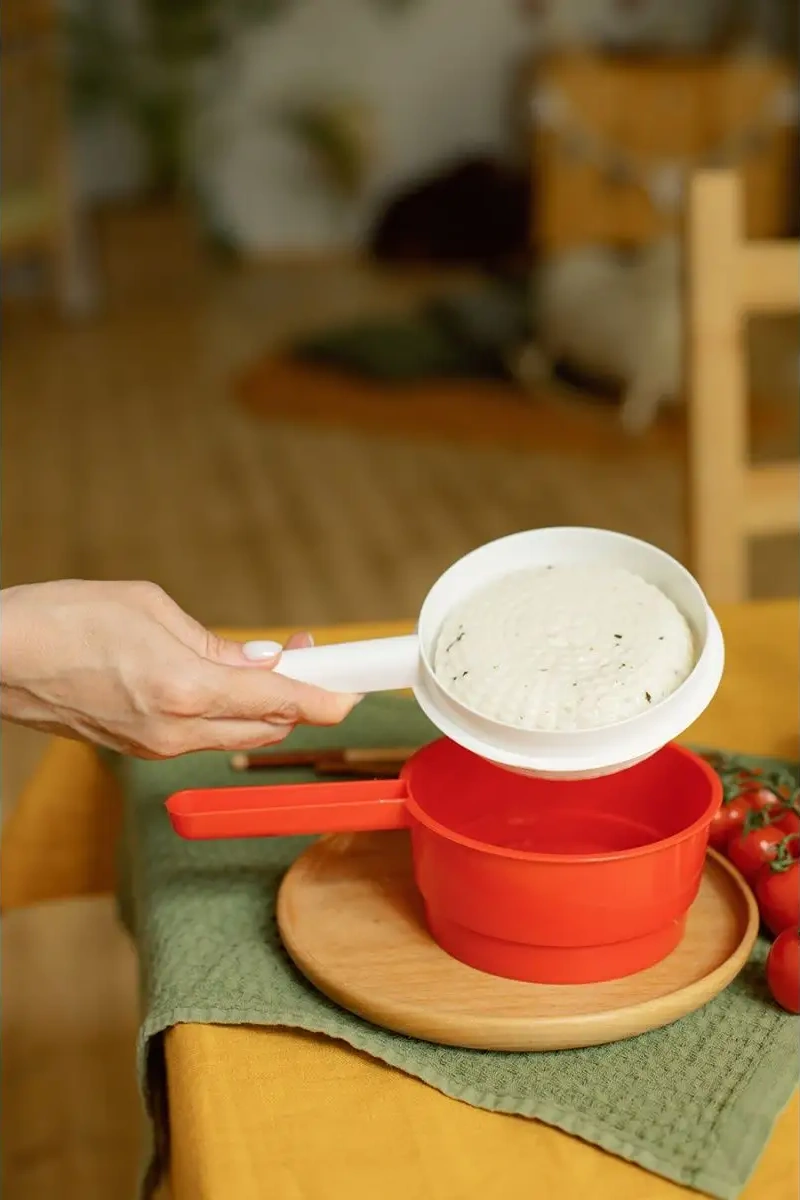 Milih Peynir Kalıbı. Mutfak İçin Peynir Yapma Kabı 64765031 Kırmızı