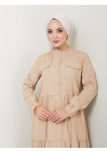 Dantelli Doğal Kumaşlı Boydan Düğmeli Kot Elbise Koyu Bej