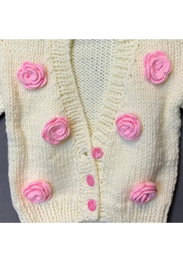 Uretti - Yıldız 7202 - El Örgüsü Çiçek Süslemeli Beyaz Kız Bebek Hırka - 1/2 Yaş Beyaz