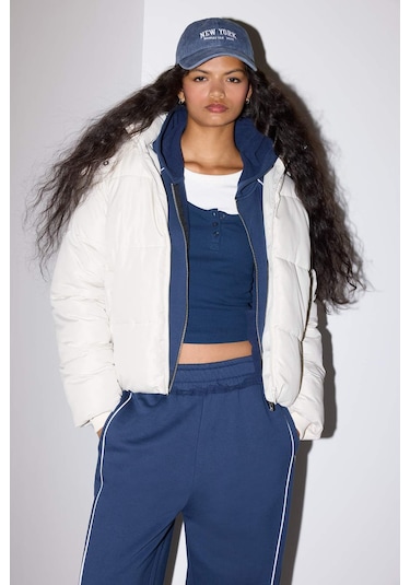 Defacto Rüzgar Geçirmez Regular Fit Kapüşonlu Mont F2819ax25wner238 Ekru-er238