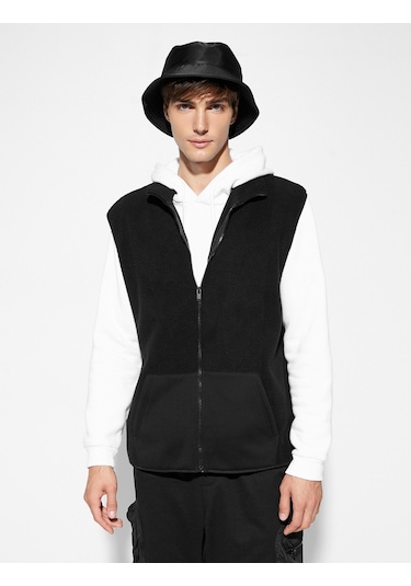 Koton Peluş Yelek Fermuarlı Kanguru Cep Detaylı Dik Yaka Siyah 4Wam30007Mk 4Wam30007Mk999