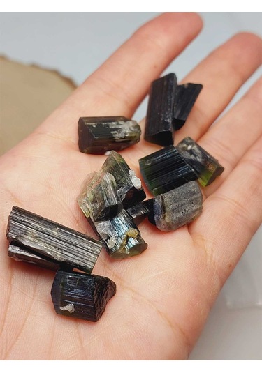 Turmalin Taşı Koyu Yeşil Renk Verdelit Kütle Ham Parça 3-3.49 Gram Aralığı 54702