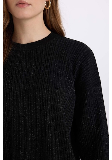 DeFacto Relax Fit Bisiklet Yaka Basic Düz Triko Kazak Tunik D8633AX24WNBK81 Siyah DeFacto Relax Fit Bisiklet Yaka Basic Düz Triko Kazak Tunik D8633AX24WNBK81 Siyah