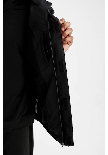 DeFactoFit Su İtici Mont Normal Kesim Kapüşonlu Fermuarlı Cepli C6047AX24AUBK81