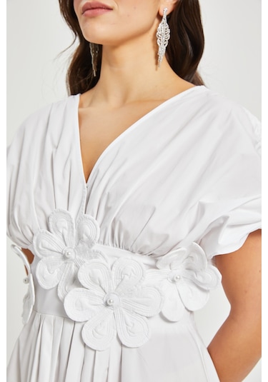 Kadın Bel Detaylı Kısa Kollu Elbise Çiçek Aplikeli, Büzgü Ve Bağcık Detaylı, %100 Pamuk Beyaz