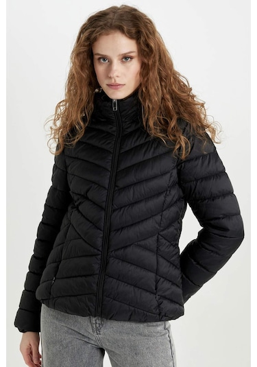Defacto Su İtici Hafif Şişme Mont Kapüşonlu Kapitoneli Fermuarlı Cepli Basic Düz Mevsimlik B2030AX24AUBK27 Siyah