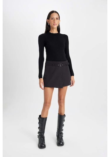 DeFacto A Kesim Yüksek Bel Kemerli Asimetrik Şort Etek D6448AX24HSBK81 Siyah