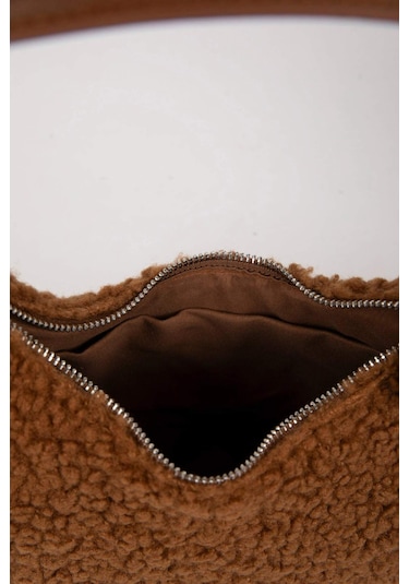 DeFacto Kadın Basic Düz Pelüş El Çantası B0802AXNSBN515