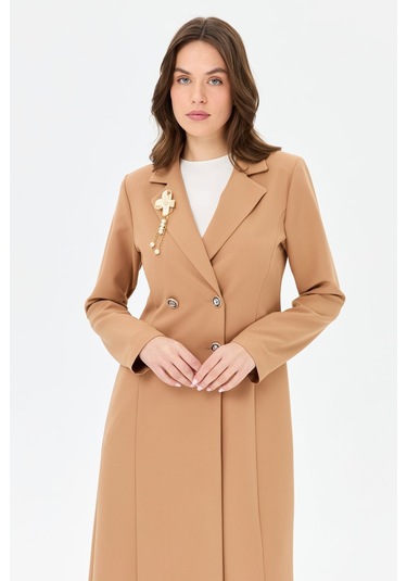 Broşlu Kruvaze Uzun Ceketli Takım Camel Kahverengi