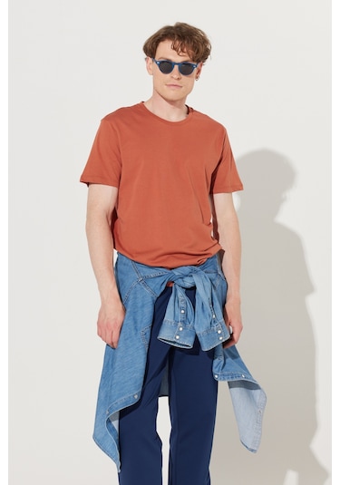 Ac&Co / Altınyıldız Classics Slim Fit Bisiklet Yaka Kısa Kol Pamuklu Erkek Tişört Açık Kahverengi Ac&Co / Altınyıldız Classics Slim Fit Bisiklet Yaka Kısa Kol Pamuklu Erkek Tişört Açık Kahverengi