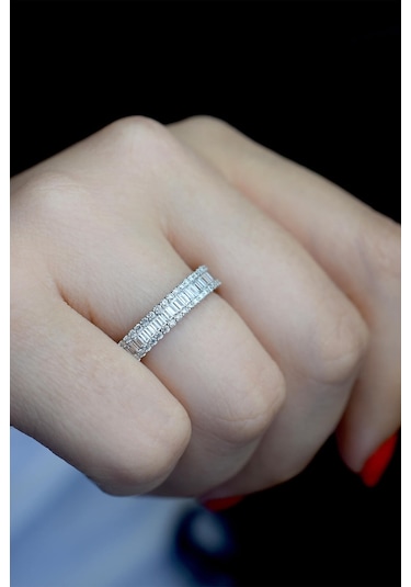 1.68 Ct. Modern Tasarım Tamtur Baget Pırlanta Yüzük