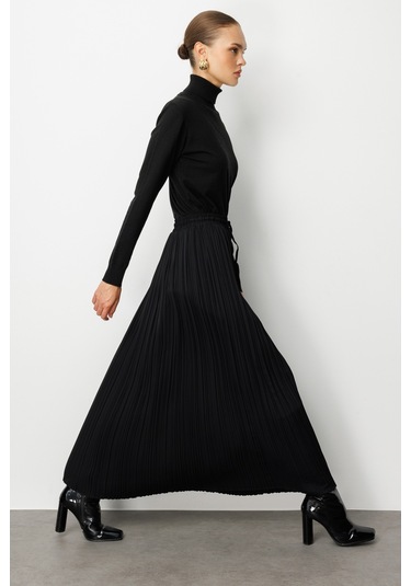 Mizalle Beli İpli İnce Piliseli Siyah Maksi Etek Siyah