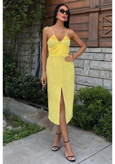 Göğsü Aksesuarlı Önü Yırtmaçlı Elbise 2899 Altın