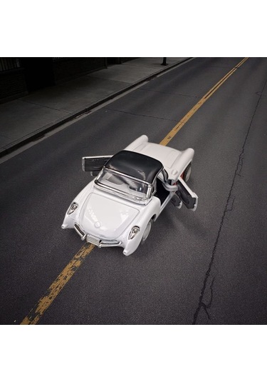 Nostaljik Metal Çek Bırak Beyaz 1957 Chevrolet Corvette Araba Kapılar Açılır Diğer