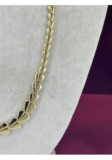 14 K Renginde Küçükten Büyüğe V Şekilli Gold Kolye Gold